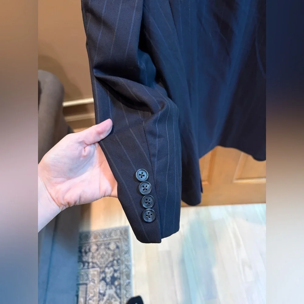 Burberry London Men’s Navy Blue Pinstripe Pure New Wool Size 48R Sports Coat